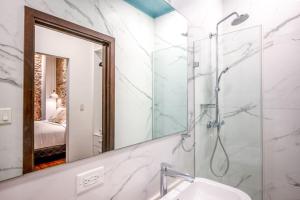 The Montefiore Condo by AcoModo Casco Viejo