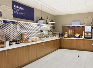 Holiday Inn Express & Suites Miami Intl Airport - 36th St by IHG