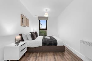 Modern 2BR in M5, Man United Stadium, and MediaCity