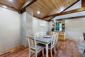 4 Mi to Dtwn Morganton! Family Retreat with Patio