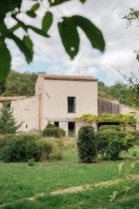 Mas lAiguebrun Estate Swimming pool tennis