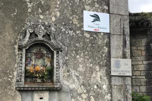 Cottage Sleeps 12 with Pool and Parking