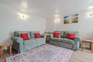 Crossways Cottage by Winterton Cottages