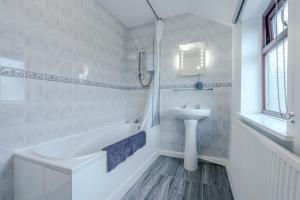 Crossways Cottage by Winterton Cottages