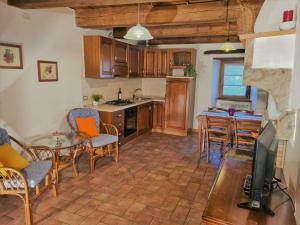 Apartment Wohnung in einem historischen Steinhaus by Interhome