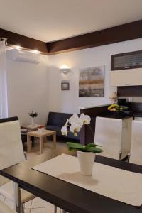 Apartment Appartement Bruna mit Terrasse und Meerblick by Interhome