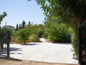 Apartment Wohnung in Kallithea mit Garten und Terrasse by Interhome