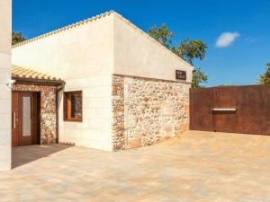 Holiday Home Schönes Landhaus vor kurzem am Rande des Dorfes by Interhome