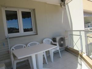 Appartement calme au cœur de Cavalaire, climatisé avec terrasse, parking et toutes commodités - FR-1-100-233