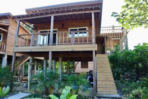 Beautiful Coral Cabin Stay in Utila!