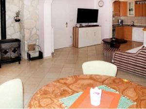 Apartment Ein Apartment im Ferienhaus Zweirosen by Interhome