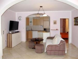 Apartment Ein Apartment im Ferienhaus Zweirosen by Interhome