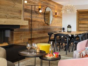 Chalet luxueux sur les pistes, sauna, parking inclus - FR-1-344-1219