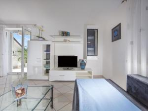 Apartment Appartement in Pjescana Uvala mit Großer Terrass by Interhome