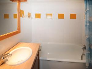 Studio lumineux avec balcon, accès direct aux pistes - FR-1-344-983