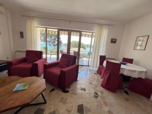 Apartment Geräumige Wohnung Lory mit Meerblick by Interhome