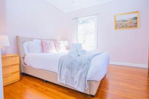 Golden-Era Lux Estate 8BR Villa & Garden Suite