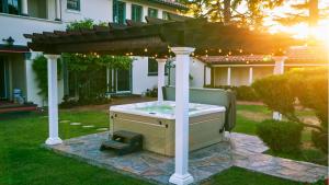 Golden-Era Lux Estate 8BR Villa & Garden Suite
