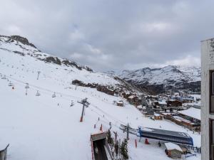 Studette pratique au pied des pistes - Animaux permis - FR-1-502-453