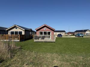 Lunas Lodge by the Lake at The Bay Filey, 2 dogs welcome free of charge