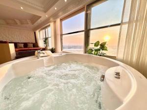 Luxury Maadi 3BR Nile View Stays Jacuzzi in Some Units