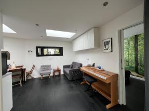 Wimbledon area - Beautiful Garden Casita