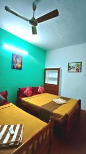 De rock beach villa