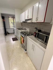 Prados del Este Frente a Centro Comercial Humboldt