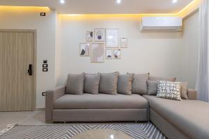 Premium 2BR - Sofa Bed - Near EDNC & AUC - Front Desk & Security 247
