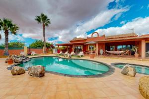 Villa Cora - Traumvilla mit privatem Tennisplatz & beheiztem Pool