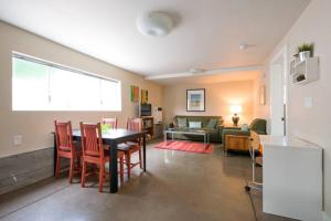Modern & Open 2BR in Rockridge, Highly Walkable on Oakland Berkeley Border