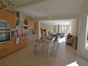 Villas Quaint Villa in Castelnau Valence with Private Pool : photos des chambres