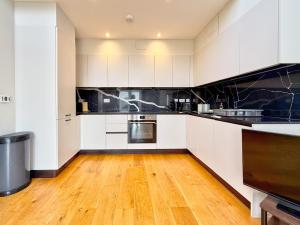 Modern 3 BDR Penthouse Duplex apartment