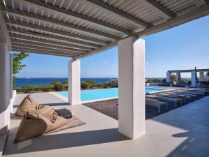 Agape Stunning white-washed Cycladic Villa