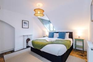 Spacious 6BR Home in Denbigh for Families & Groups