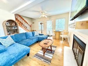 6 BR, 3 BA -Private Street-Walk to Whaleys & Beach