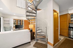 Brighton Carriage House