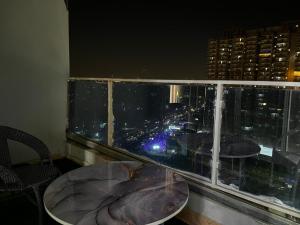 Cosmo Stays Premium Studio Gaur City Center