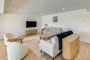 Private Pool, Dock and Beach Stafford Township Gem