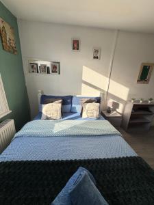2 Bedroom Basic Flat in Center