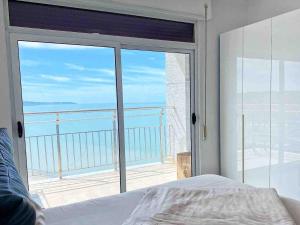 ALAIN beachfront apartment by LunaSol