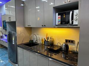 Cosmo Stays Premium Studio Near Gaur City Mall