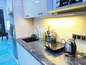 Cosmo Stays Premium Studio Near Gaur City Mall