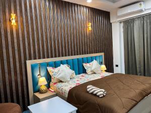 Cosmo Stays Premium Studio Near Gaur City Mall