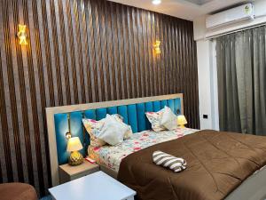 Cosmo Stays Premium Studio Near Gaur City Mall