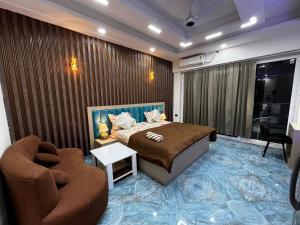 Cosmo Stays Premium Studio Near Gaur City Mall