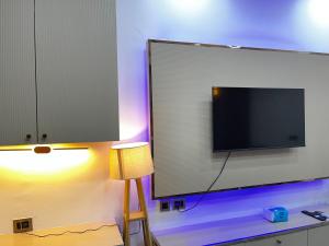 Cosmo Stays Premium Studio Near Gaur City Mall