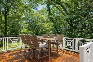Speakeasy Family Retreat with Skyline Views