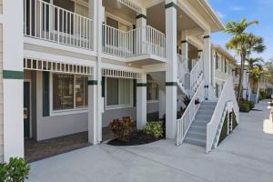 #711 - Golf and Lake View - 3 Bed - Renovated