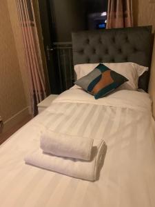 Spacious Modern 3-Bedroom Apartment with Balcony & Free Parking near City Centre